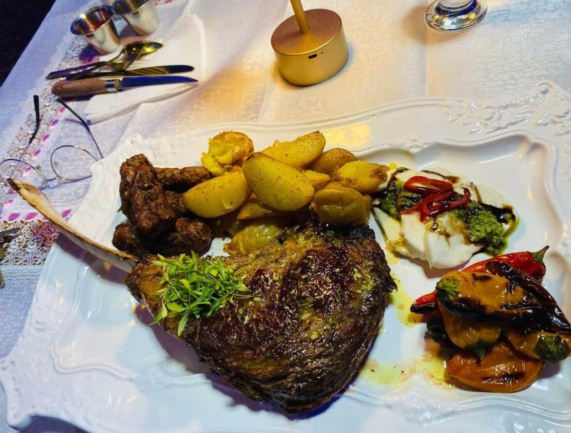 Ribeye plate with roasted potatoes